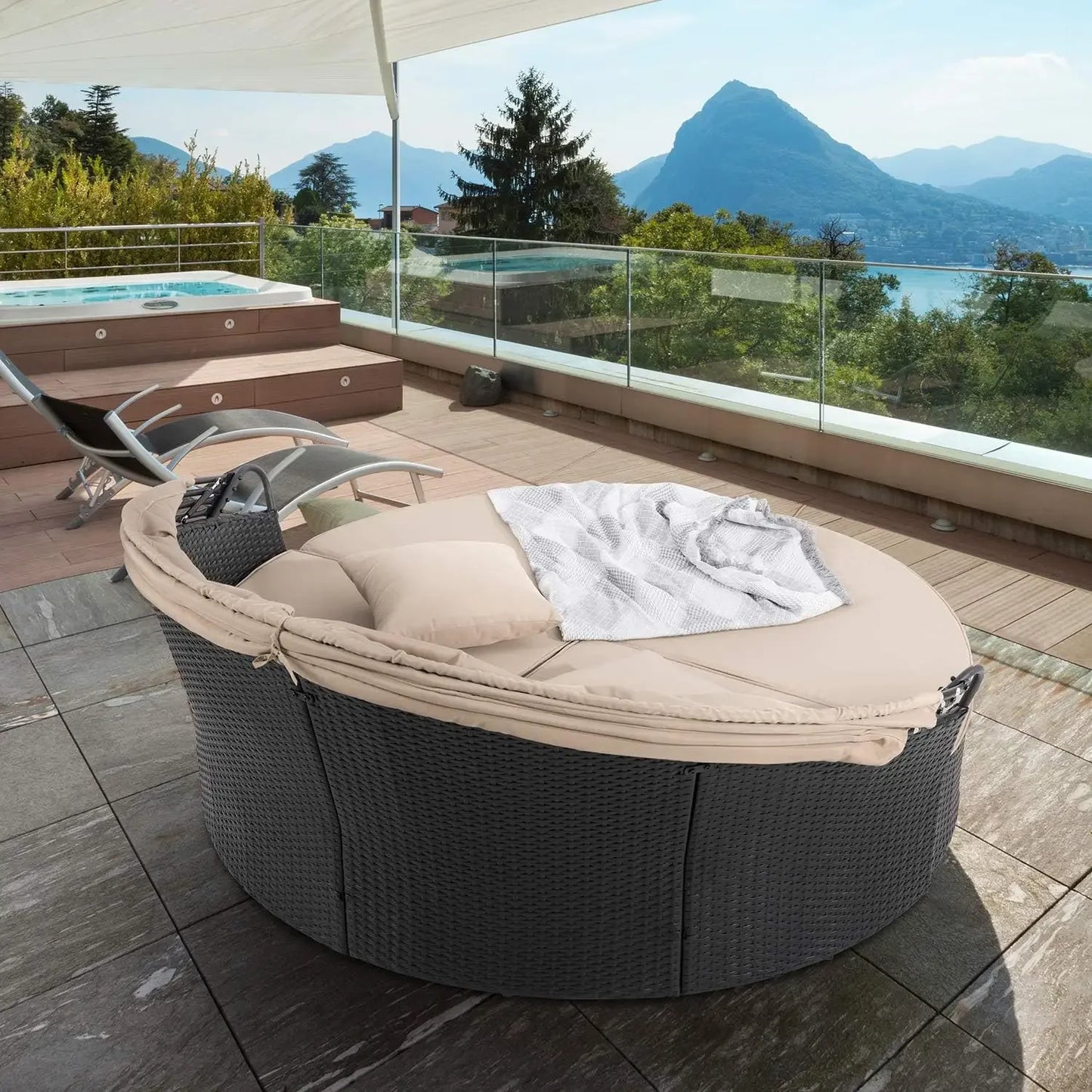 Outdoor Round Daybed with Retractable Canopy